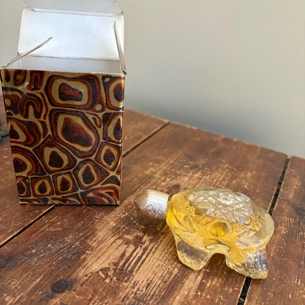 💚Avon Vintage Treasure Turtle Glass Decanter Figurine